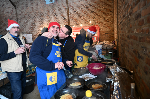 ambiance marché de noel 2025, stand du handball, crapiaud de treuffes
