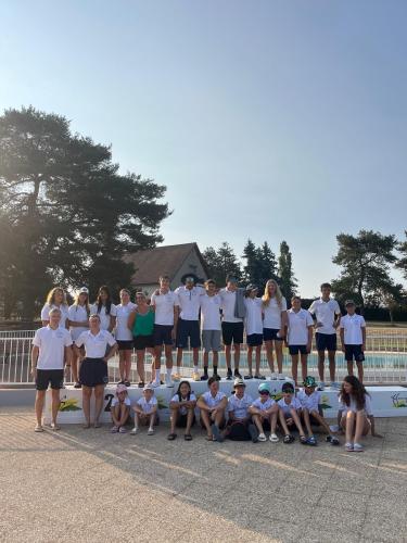 nageurs du club nautique sur le podium