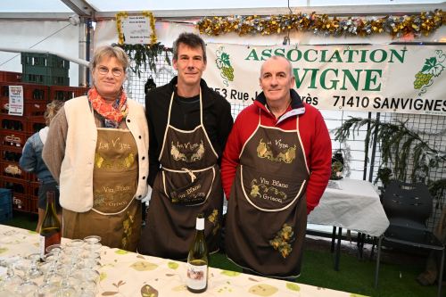 ambiance marché de noel 2025, stand de la vigne