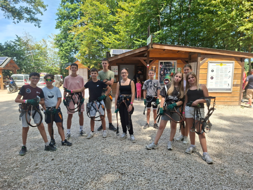 Les ados à l'accrobranche de givry