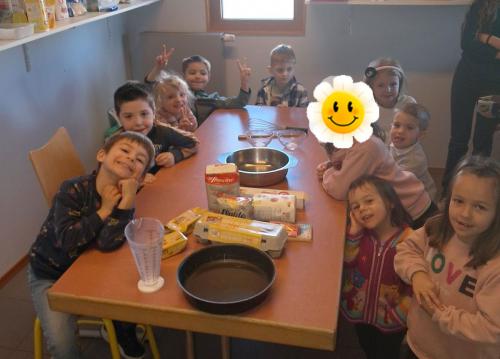 atelier gateau pour les enfants du centre de loisirs