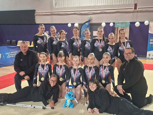les gymnastes de l'étoile avec le staf