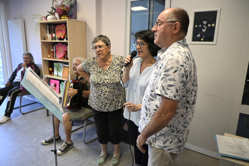 chanteurs lors de la farandole musicale