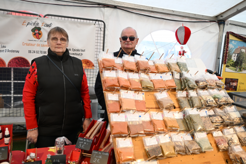 ambiance marché de noel 2025, épices et tout