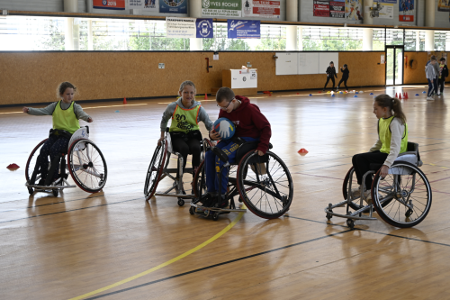 les enfants au fauteuil basket